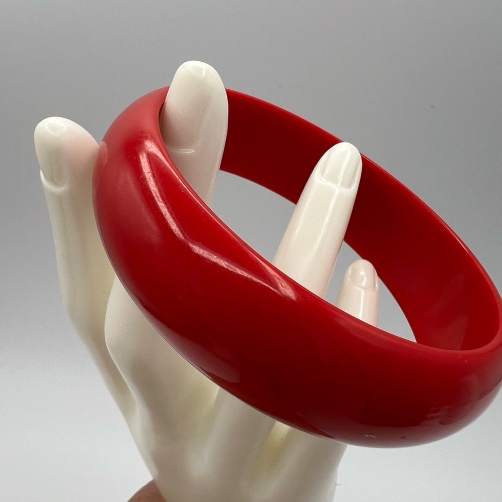 Elegant Red Bracelet - Picture 5 of 11